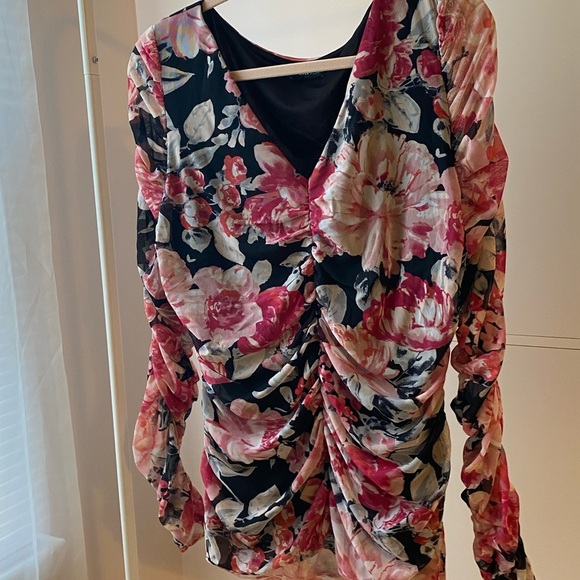 Elegant White House Black Market Floral Blouse - Feminine Ruched Design Size XL - Picture 8 of 8